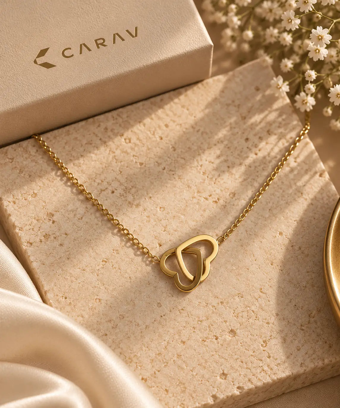 CARAV interlocking heart pendant necklace in gold